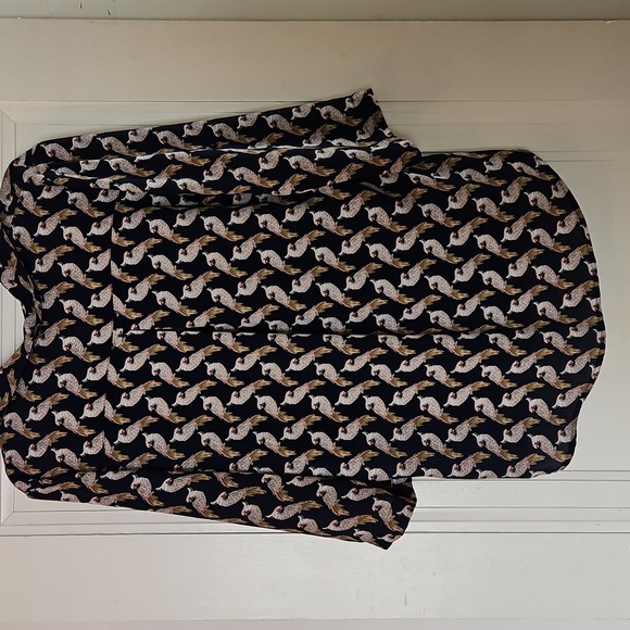 Navy and White Button Up Top, 3/4 Sleeves, Parrot Design, Sz M - Picture 9 of 11